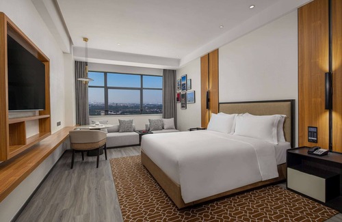 Dianbai District Hotel | Ramada By Wyndham Maoming Dianbai