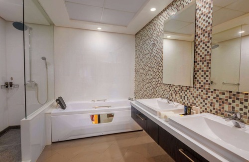 Muharraq Hotel | Ramada Hotel & Suites by Wyndham Amwaj Islands Manama