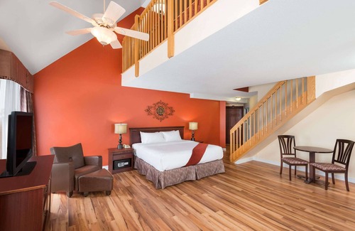 District Saint - Raymond - Vanier Hotel | Ramada Plaza by Wyndham Gatineau/Manoir du Casino