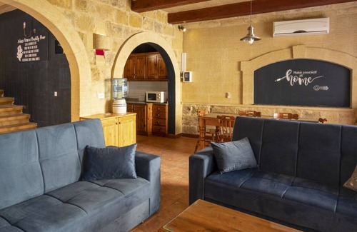 San Lawrenz Villa | Ramla Red House - Three Bedroom Villa, Sleeps 9