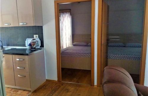 Radhime House | Ramo's Green Beachside Retreat - Cozy 2 Bedroom Home