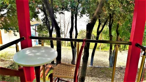 Radhime House | Ramo's Green Beachside Retreat - Cozy 2 Bedroom Home