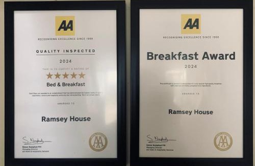 St Davids Bed & Breakfast | Ramsey House - Luxury Licensed B&B - Parking and Guest Lounge