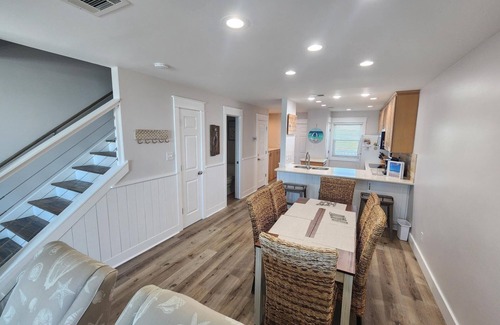 Sunnyside Condo | Ramsgate Harbour 21- Beach Front, Best Views, No Crowds, Beach Service included!