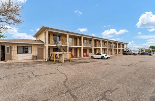 Medicine Hat Hotel | Ranchmen Motel