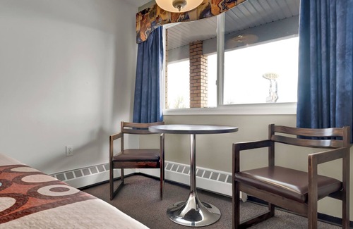 Medicine Hat Hotel | Ranchmen Motel