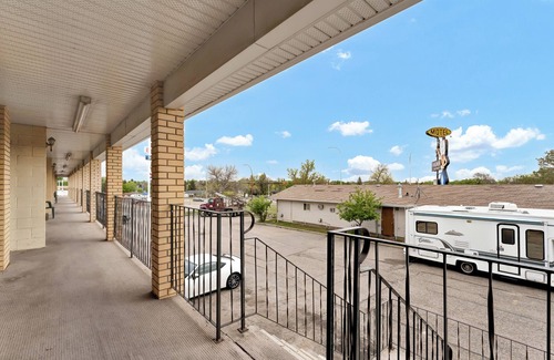 Medicine Hat Hotel | Ranchmen Motel