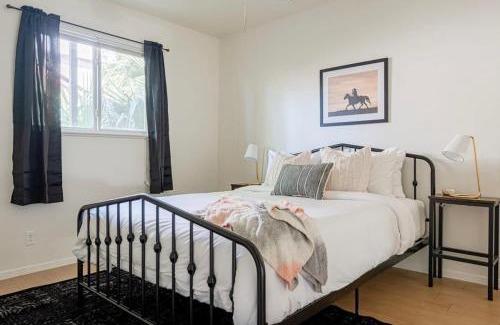 North University Apartment | Rancho Del Sol l Sleeps 5 l Close to Downtown I TV