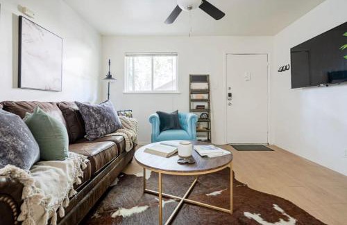 North University Apartment | Rancho Del Sol l Sleeps 5 l Close to Downtown I TV
