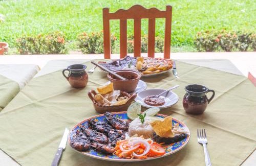 Piedra Pinta Hotel | Rancho Hotel El Carmen