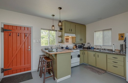 Monument Manor Cabin | Rancho Rockotillo - Breakfast in the Boulders next-door to National Park !