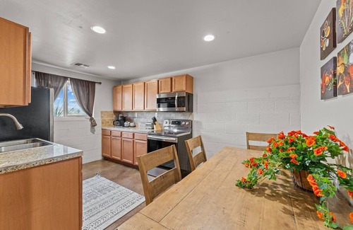 Wickenburg House | Rancho Vista Dos NEWLY decorated casita w/horse stalls