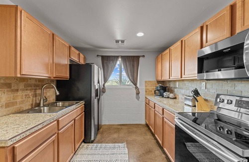 Wickenburg House | Rancho Vista Dos NEWLY decorated casita w/horse stalls