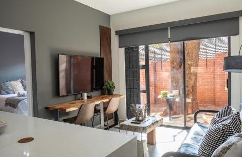 Menlo Park Apartment | Rand Corner Crib