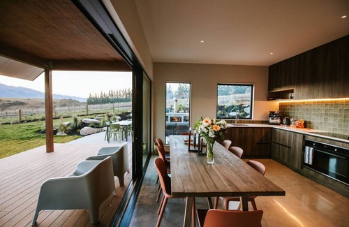 Gladstone House | Ranger's Retreat | Mountain Views | Secluded