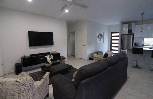 Little Mountain House | Rangimarie Holiday House