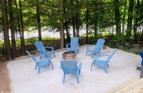 Rapid City House | Rapid City Cottage with Deck quarter Mi to Torch Lake!