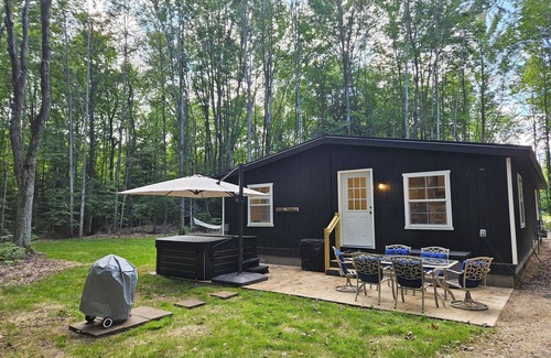 Mancelona Cottage | Rapid River Retreat Cottage - 3 Bed, 2 Bath, 2.5 acres, & Hot Tub