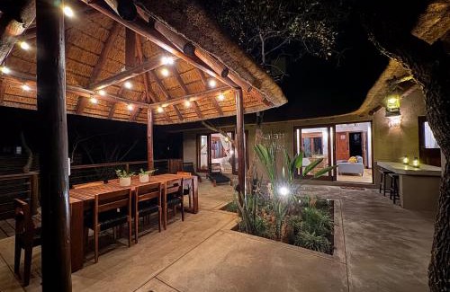Hoedspruit House | Raptors Lodge - NXALATI