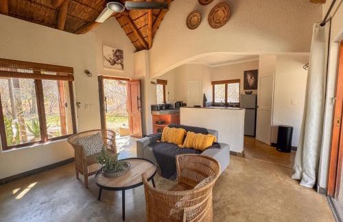 Hoedspruit House | Raptors Lodge - NXALATI