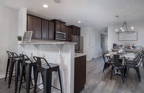 West Columbia House | Rare 3️⃣ Bath! Family Friendly Townhome Near Everything. Fire Pit and Water View