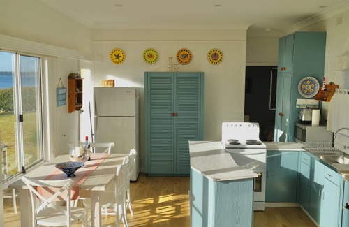 Callala Beach Cottage | Rare Absolute Beachfront Cottage - Jervis Bay Views