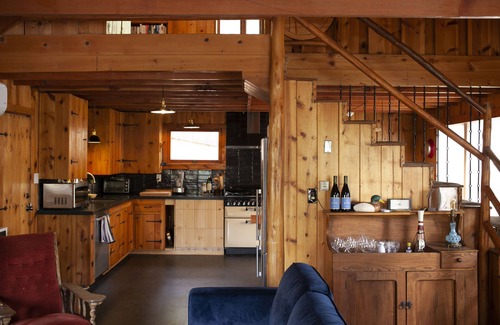 Fern Valley Cabin | Rare & Authentic in Prime Location, Views, Chef Kitchen & Style