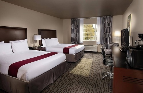 Pullman Hotel | Rare Find! 2 Gorgeous Rooms, Pool, Free Breakfast, Near Downtown Main Street