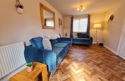 Merthyr Tydfil House | RARE FIND 3BR Detached with Garage Bike Park Wales
