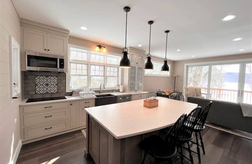 Wilmington Cottage | Rare new Home on Lake Whitingham. Semi-priv beach