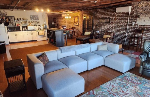 Historic District - North Condo | Rare River Street w/Balcony, Historic, Luxury, Affordable, 2/2, Loft STVR00088