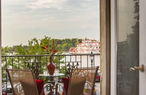 Historic District - North Condo | Rare River Street w/Balcony, Historic, Luxury, Affordable, 2/2, Loft STVR00088