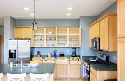 Inver Grove Heights House | Rare Super Host - Arcade w/5 Kings, Hot Tub, Pub