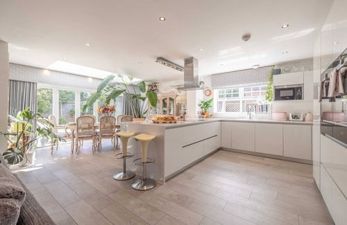 Winkfield House | Rare Windsor Villa near Ascot, Racecourse & LEGOLAND