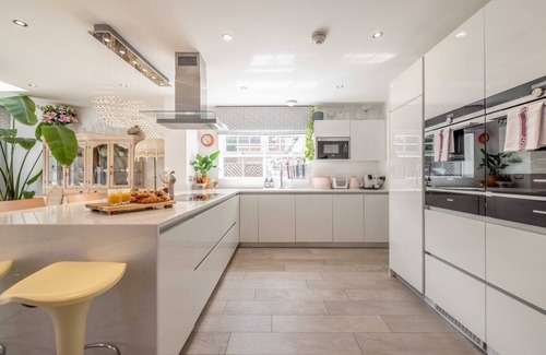 Winkfield House | Rare Windsor Villa near Ascot, Racecourse & LEGOLAND