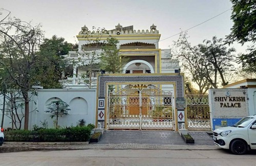Sanand Villa | Rates are per rooms with roof top private pool.kitchen also provided.