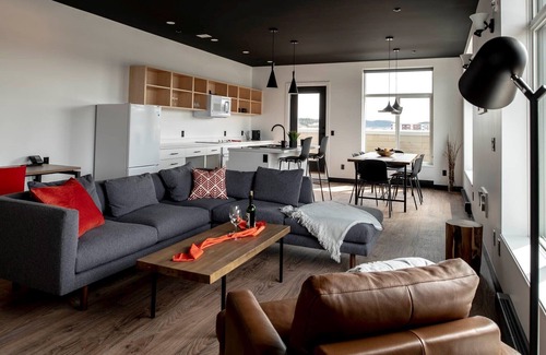 Whitehorse Hotel | Raven Inn Whitehorse