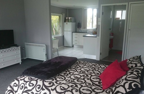 Crookwell Cottage | Ravenscroft - The Cottage - Quiet and Stylish