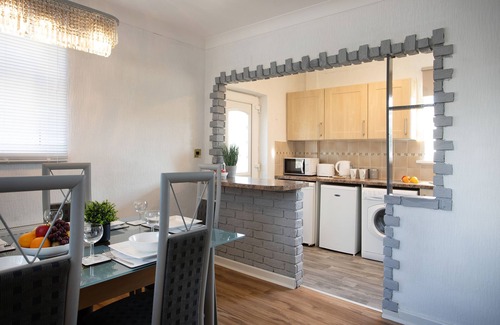 Ridgeway House | Rawmarsh House, Rotherham for Contractors & families (Hosted by: Emu-J stays)