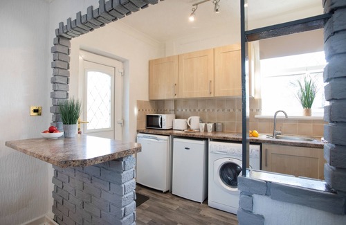Ridgeway House | Rawmarsh House, Rotherham for Contractors & families (Hosted by: Emu-J stays)