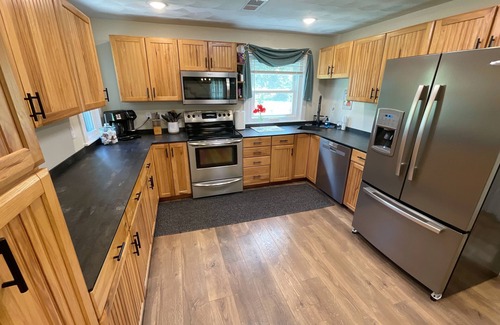 Saxton Cabin | Raystown Vacations: The Fox Den ~ Linens incl ~ EZ Boat Parking~ Dogs welcome!