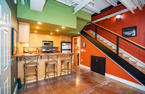 Fayetteville Condo | Razorback Retreat on Dickson Street