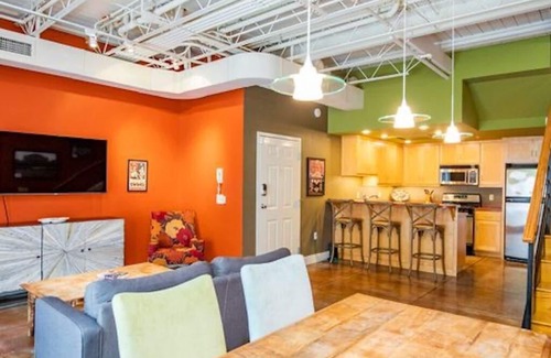 Fayetteville Condo | Razorback Retreat on Dickson Street
