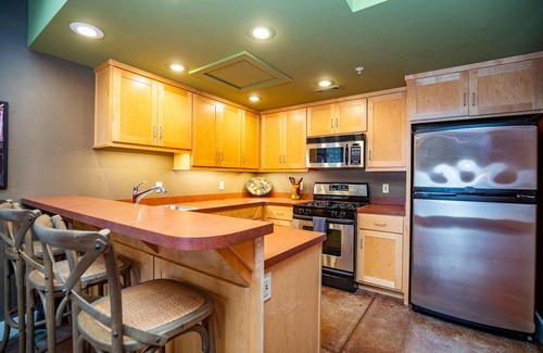 Fayetteville Condo | Razorback Retreat on Dickson Street