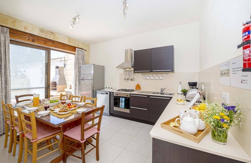 Ggantija Villa | Razzett Luna Holiday Home