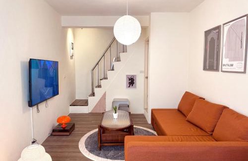 Zhongzheng House | RB house 2 min walk metro guting 55 inch smart TV 3 floors Lo-fi style house
