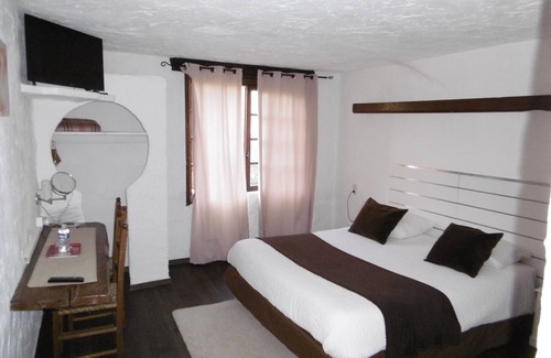 Les Avenieres Hotel | Relais Des Vieilles Postes