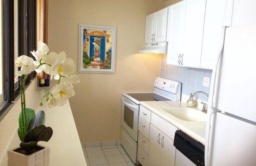 Bolongo Bay Condo | READ MY REVIEWS! Vacation in style right on the ocean ABSOLUTELY THE BEST!