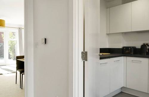Reading House | Reading Close to all amenities/Sleeps 8/w/Parking