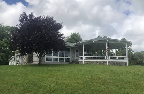Glade Valley House | Ready, Set, Relax! Sleeps 8+and pet friendly You may never want to leave!